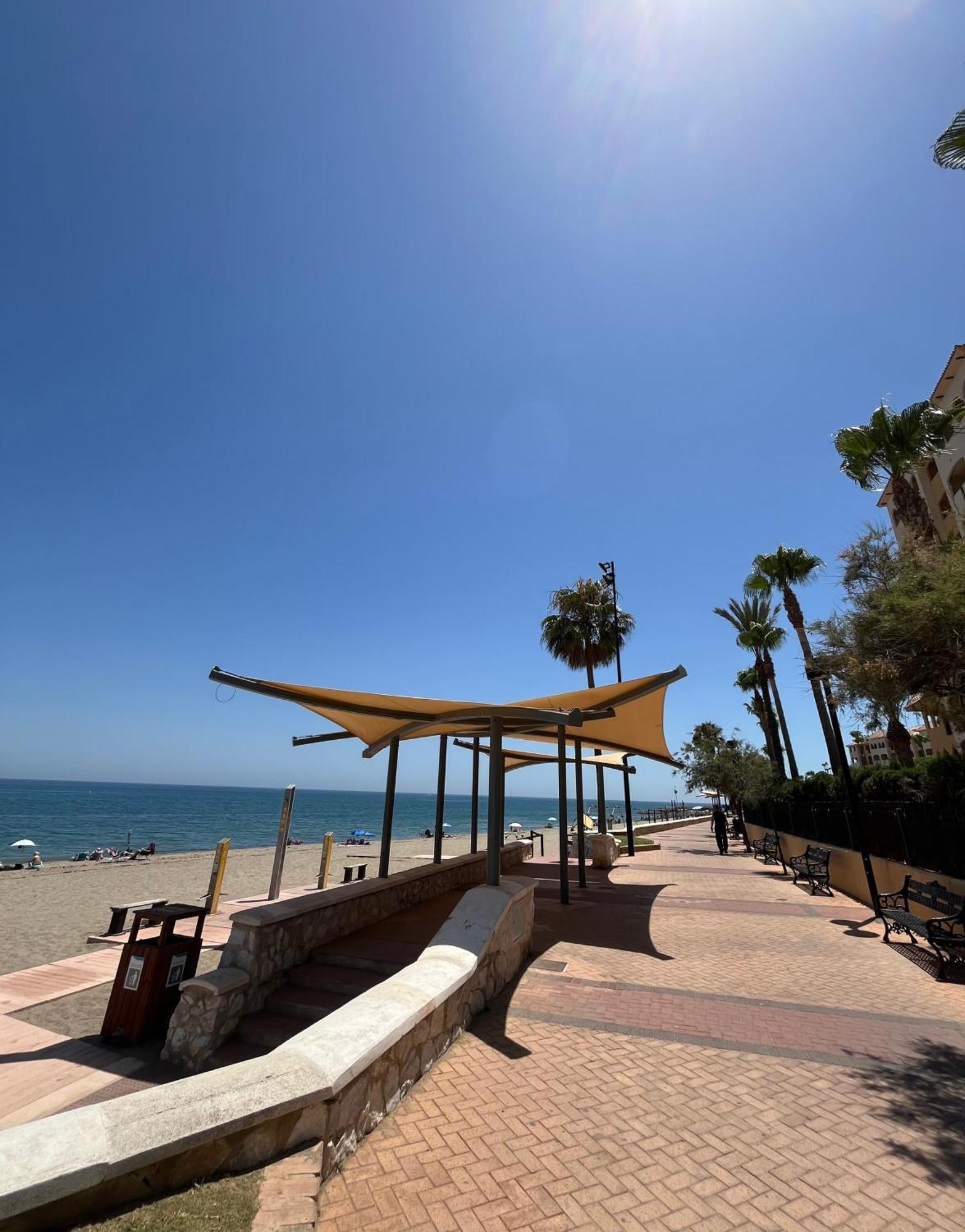 Atico Con Vistas Al Mar Y Con Piscina Frente A Castillo Sohail Leilighet