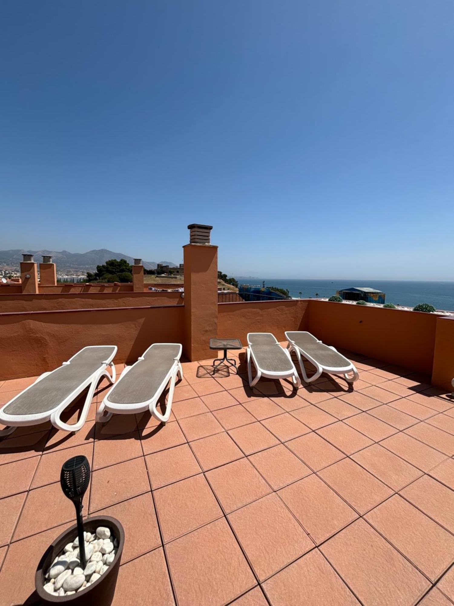 Leilighet Atico Con Vistas Al Mar Y Con Piscina Frente A Castillo Sohail *