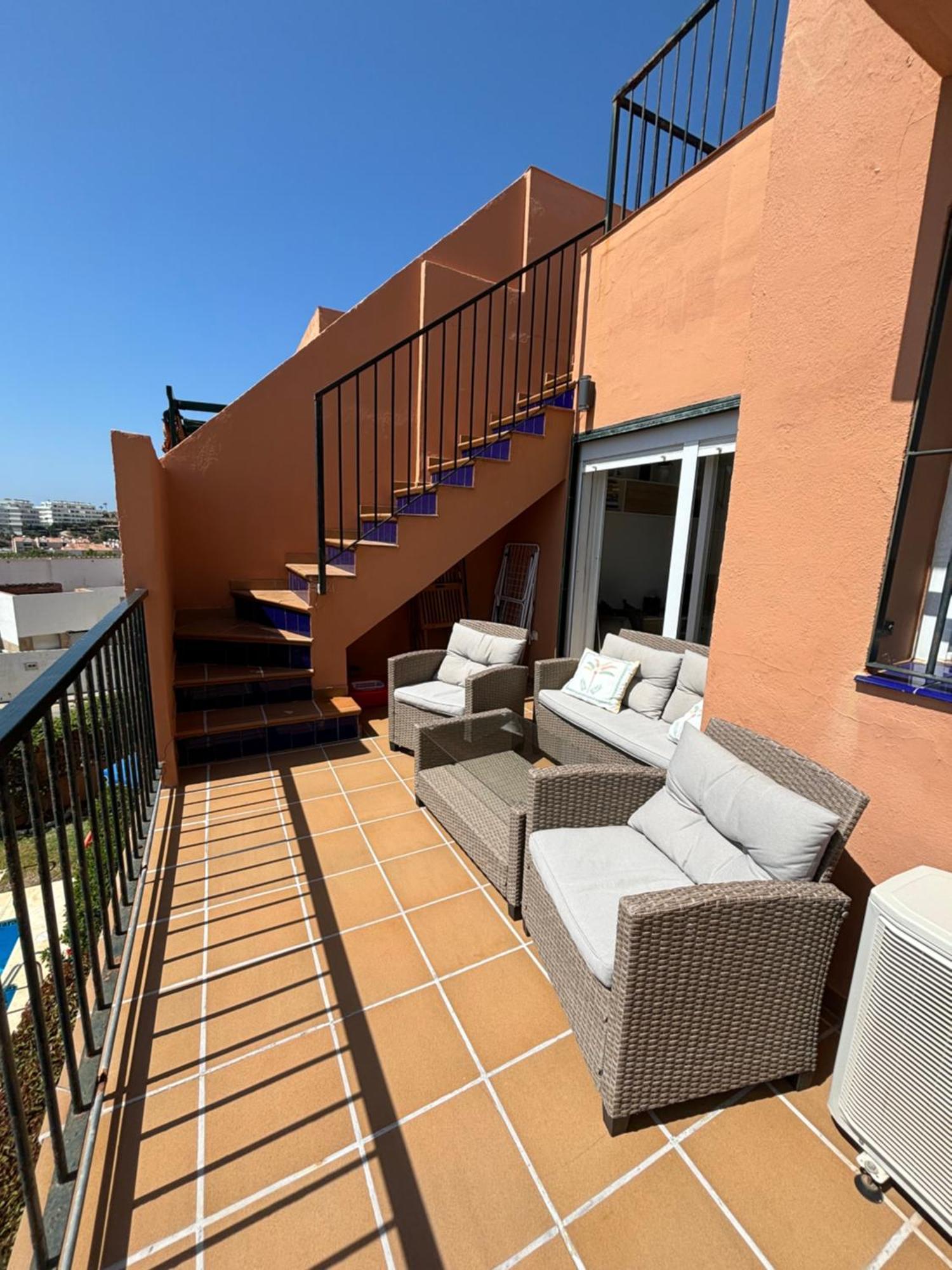 Atico Con Vistas Al Mar Y Con Piscina Frente A Castillo Sohail Leilighet *