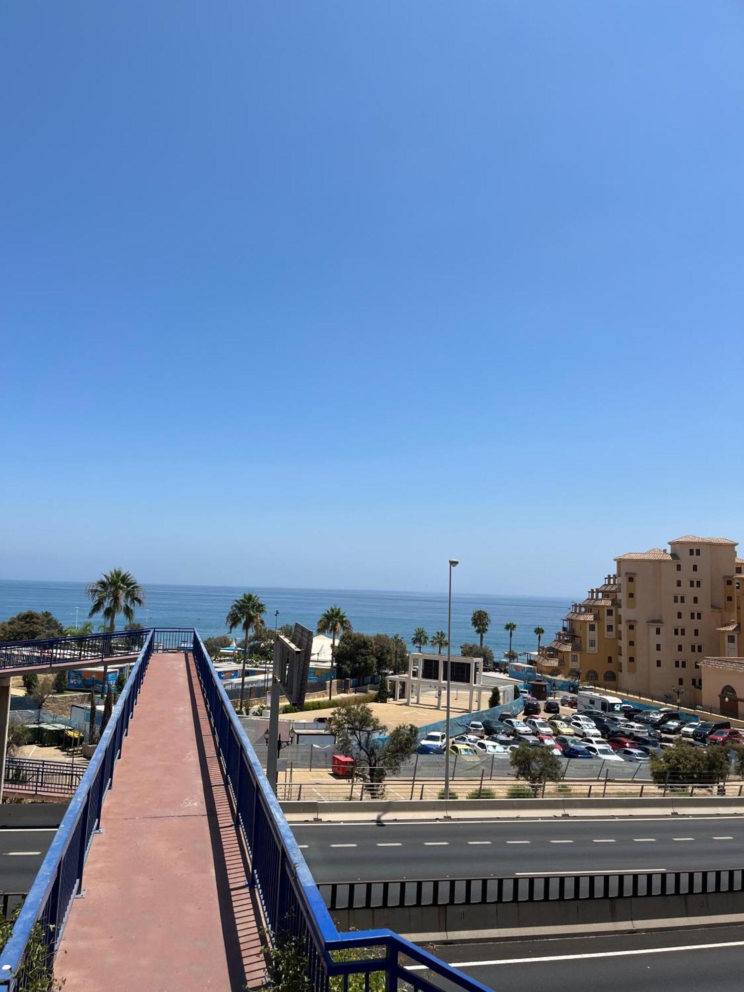 Leilighet Atico Con Vistas Al Mar Y Con Piscina Frente A Castillo Sohail *